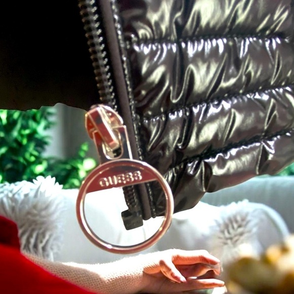 GUESS brand
Women's SHINY *Vera* Puffer Jacket Black Sz Small technical - Picture 6 of 11